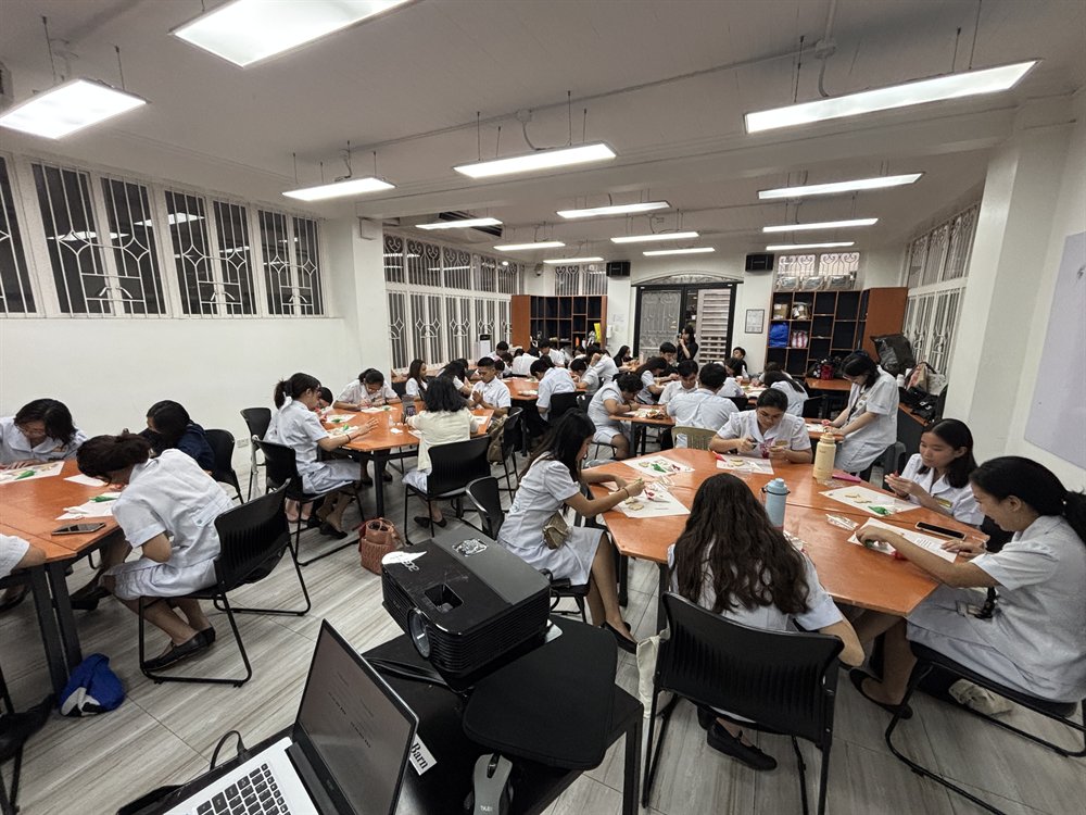Group cookie decorating workshop in classroom